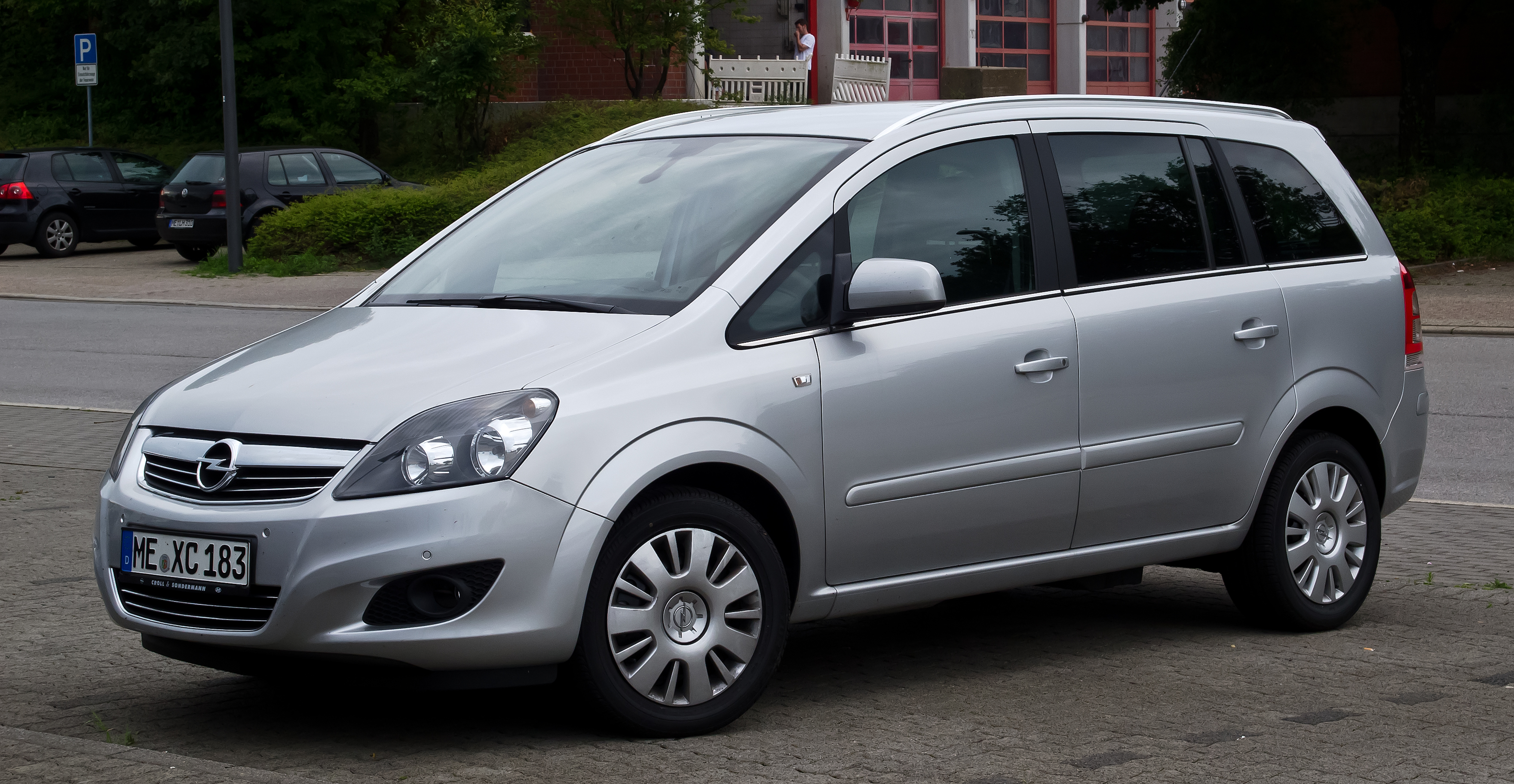 Gemaakt van Trouw Wakker worden File:Opel Zafira 1.6 CNG ecoFlex Turbo Design Edition (B, Facelift) –  Frontansicht, 9. Juli 2012, Heiligenhaus.jpg - Wikimedia Commons