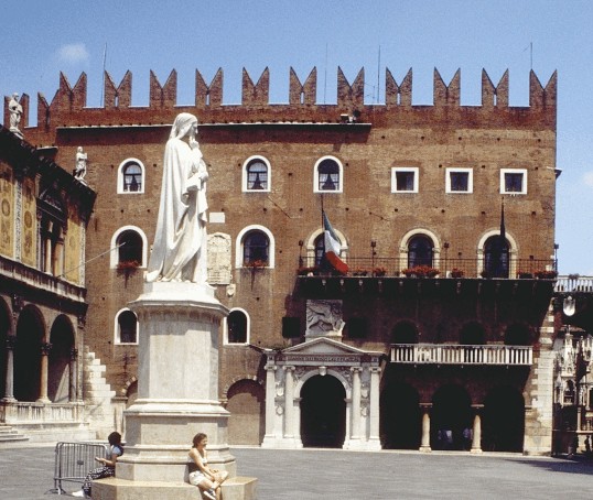 File:Palazzo Cangrande.JPG
