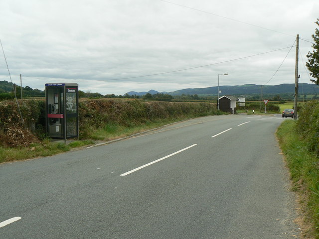 File:Phone box - geograph.org.uk - 552647.jpg