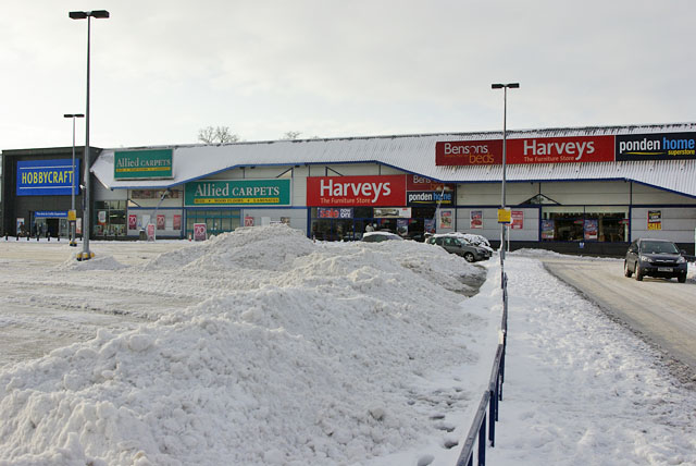 File:Piles of snow - geograph.org.uk - 1650620.jpg