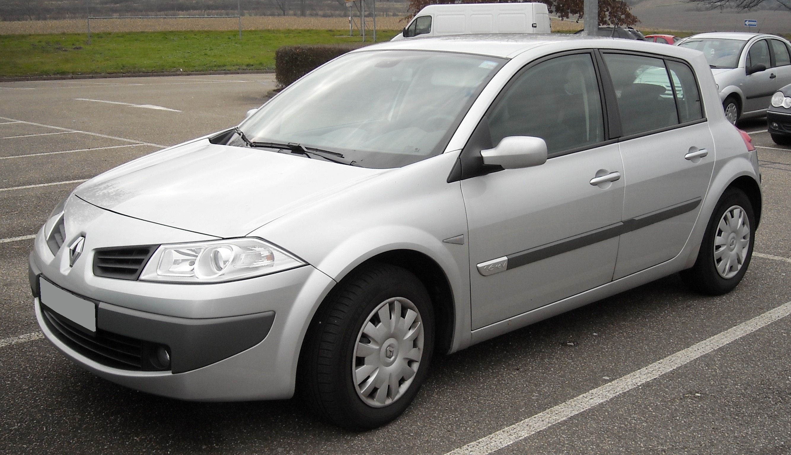 Viejo Auto De Hatchback Renault Megane Ii Nieve Estacionado En Gdansk 12 De  Marzo De 2023. Imagen de archivo editorial - Imagen de cubierto, hermoso:  271759269