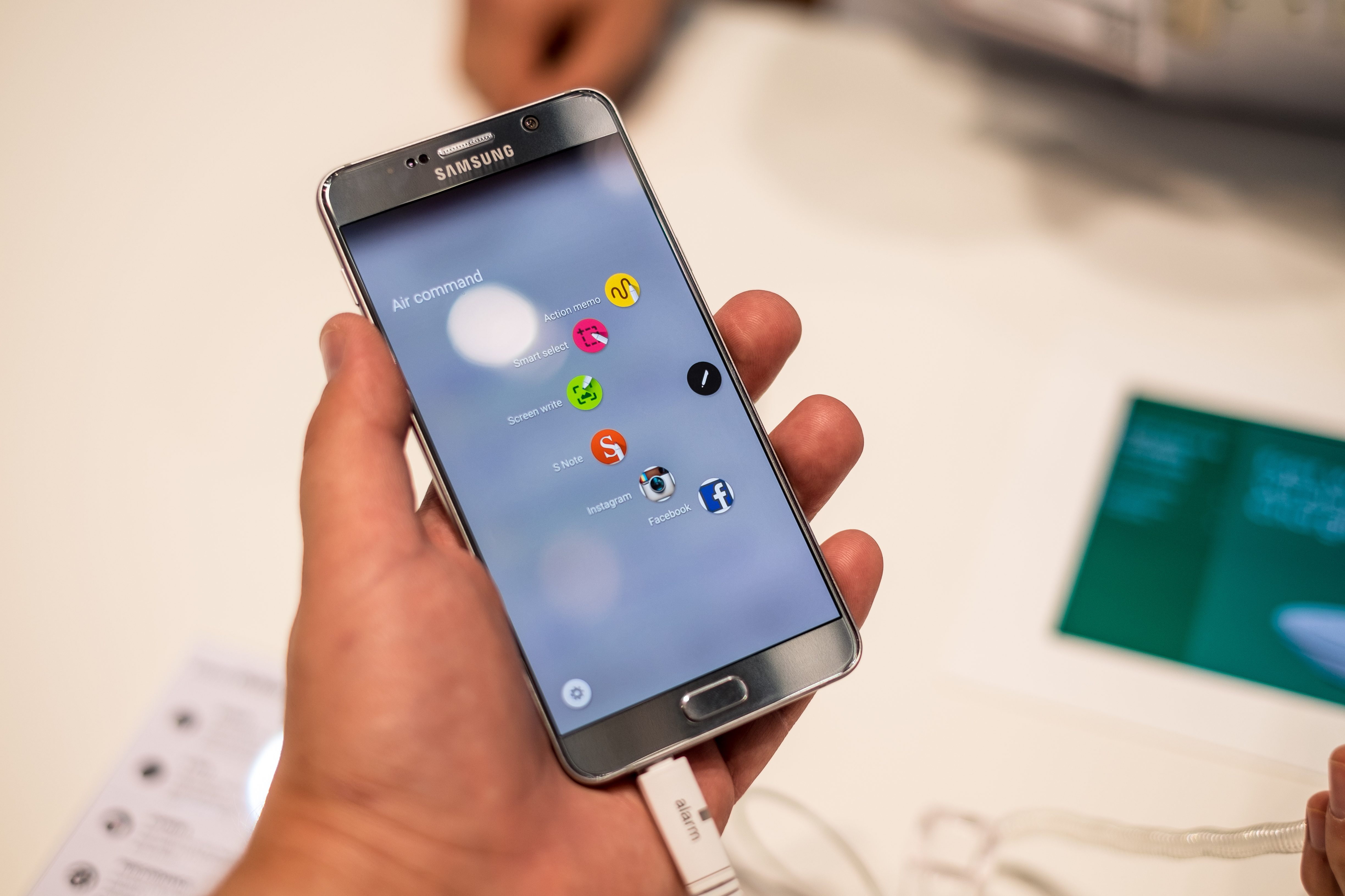 File:Samsung Galaxy Note 5 in IFA 2015 (2).jpg - Wikimedia Commons