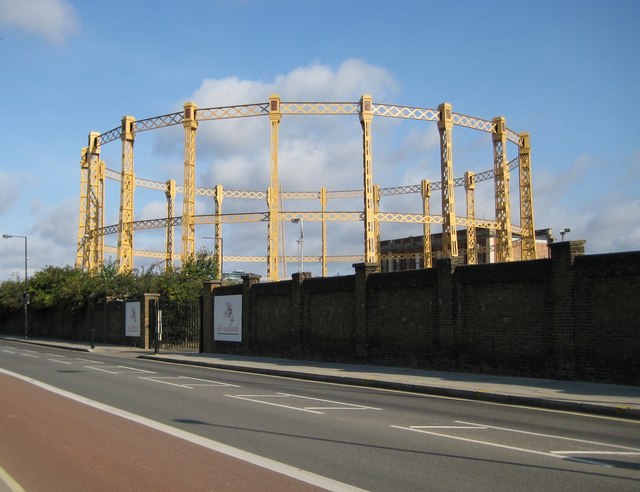 File:Sands End Gasworks - geograph.org.uk - 937971.jpg