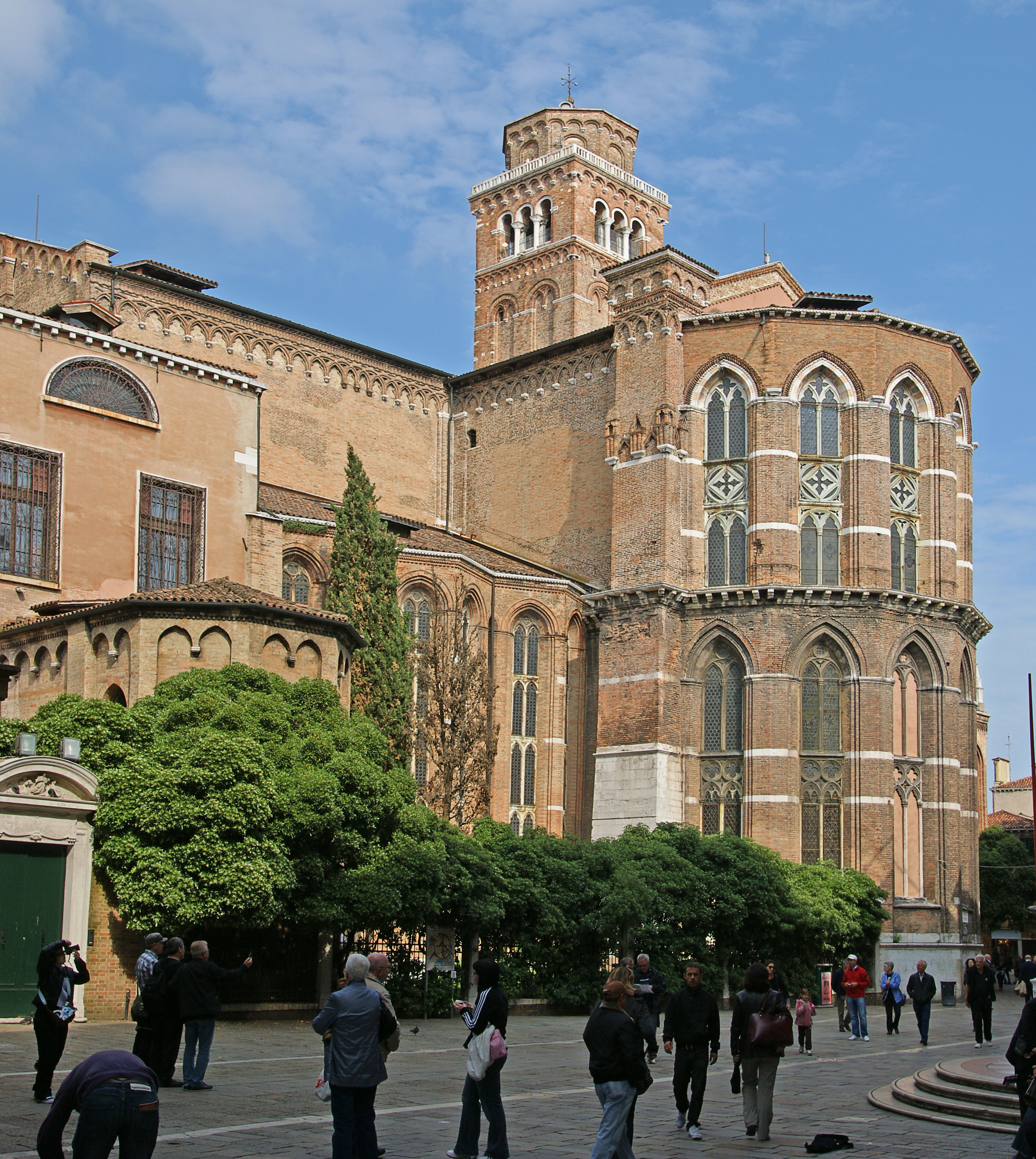 Santa_Maria_dei_Frari_(abside).JPG