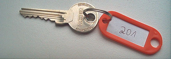 File:Car keys with keychain.jpg - Wikimedia Commons