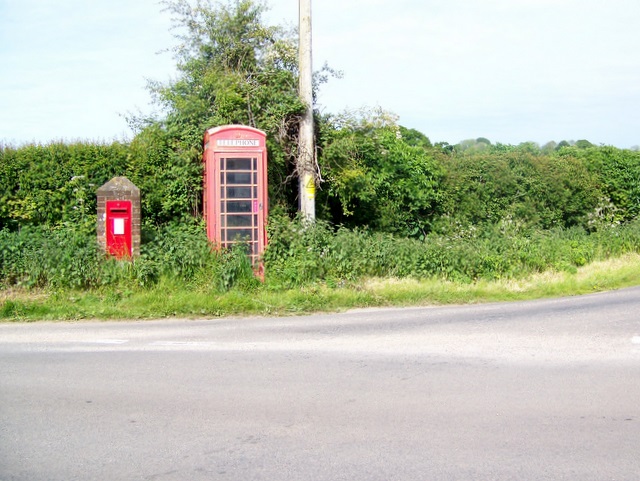 File:Telephone box near West Tisted - geograph.org.uk - 1331851.jpg