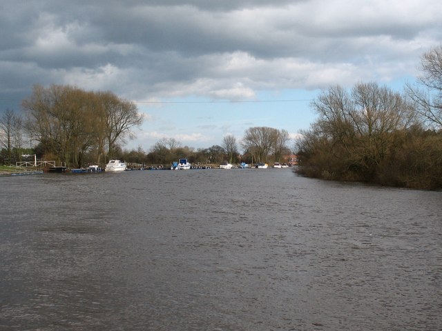 The Ouse at Acaster Malbis - geograph.org.uk - 720595