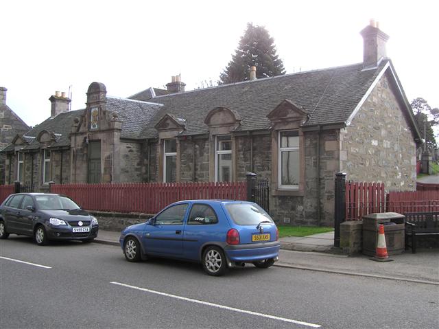 File:The Queens Cameron Highlanders, Kingussie - geograph.org.uk - 1285696.jpg