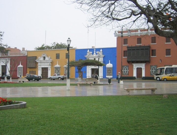 File:Trujillo peru plaza.JPG