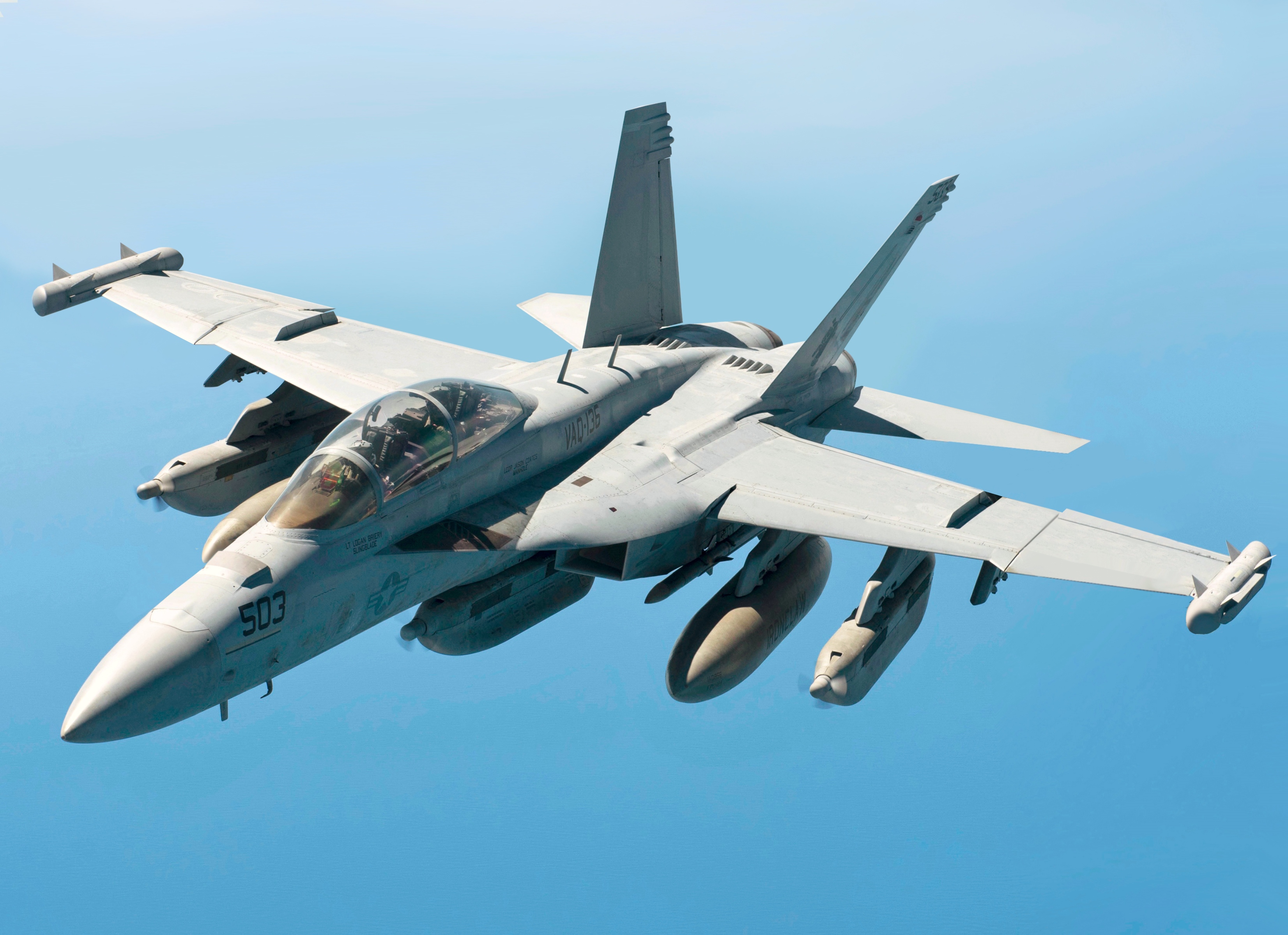 File:U.S. Navy EA-18G Growler breaks away from a U.S. Air Force KC ...