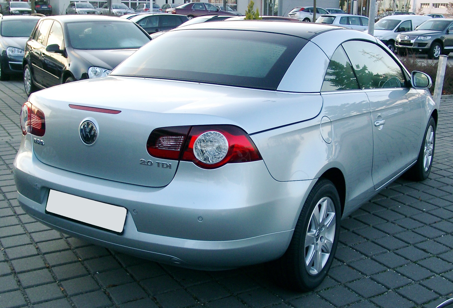 File:VW Eos Facelift 1.4 TSI Deep Black.JPG - Wikimedia Commons