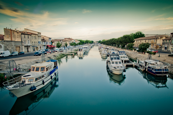 Fichier:Vue du Canal du Rhône à Sète, à Beaucaire.jpg