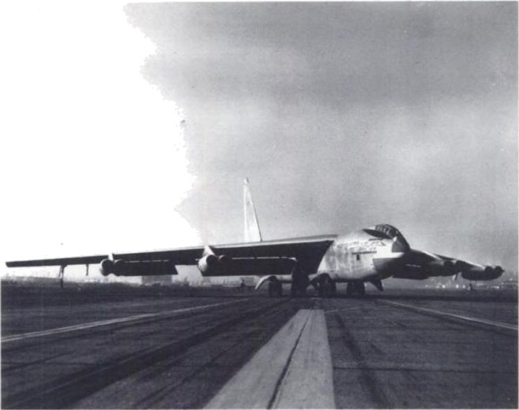 File:XB-52 crab landing.jpg