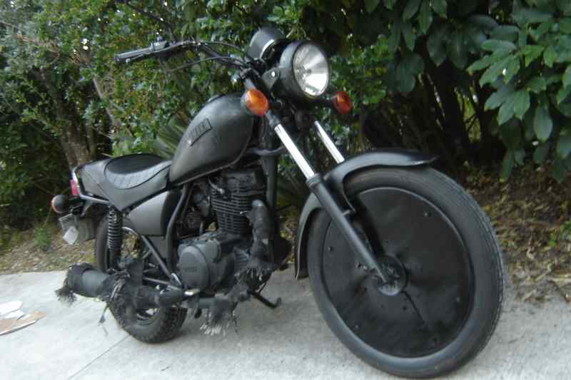 File:Suzuki Intruder 800 black.jpg - Wikimedia Commons