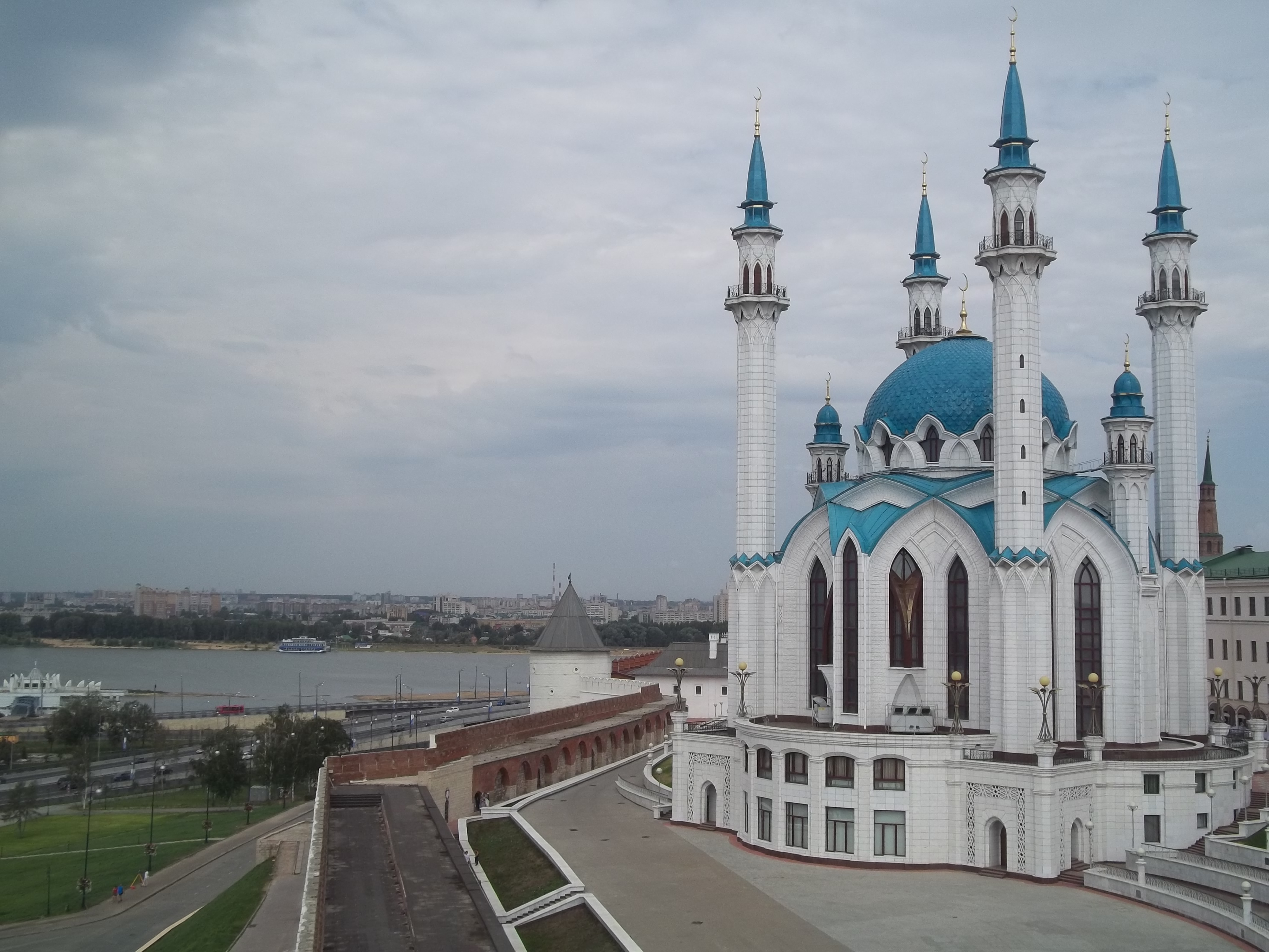 Достопримечательность кул шариф. Кул-Шариф Казанский Кремль. Казанский Кремль Казань башня Сююмбике. Кул Шариф и Сююмбике. Казань кул Шариф Сююмбике.