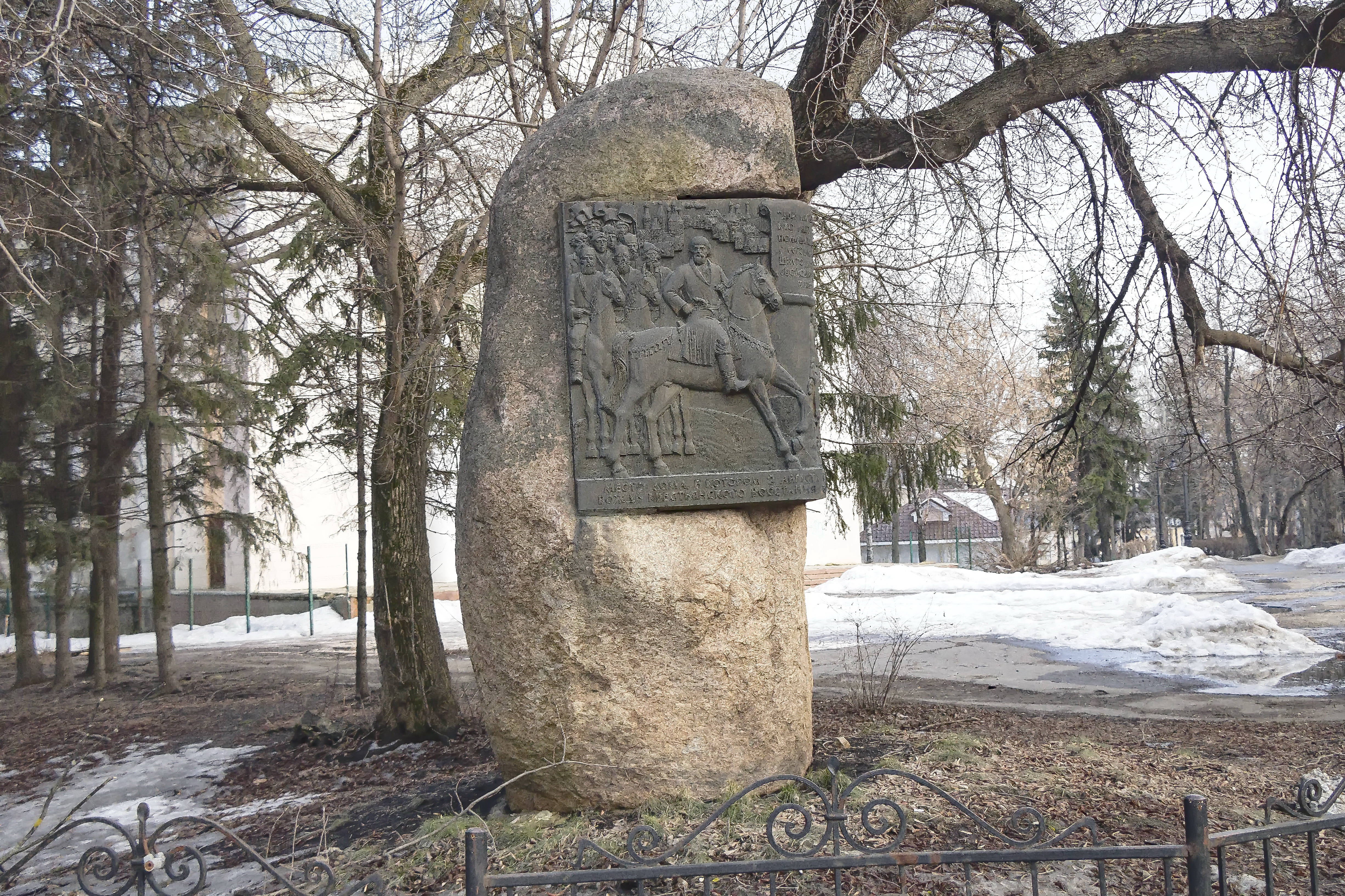 Памятник судоплатову в смоленске фото