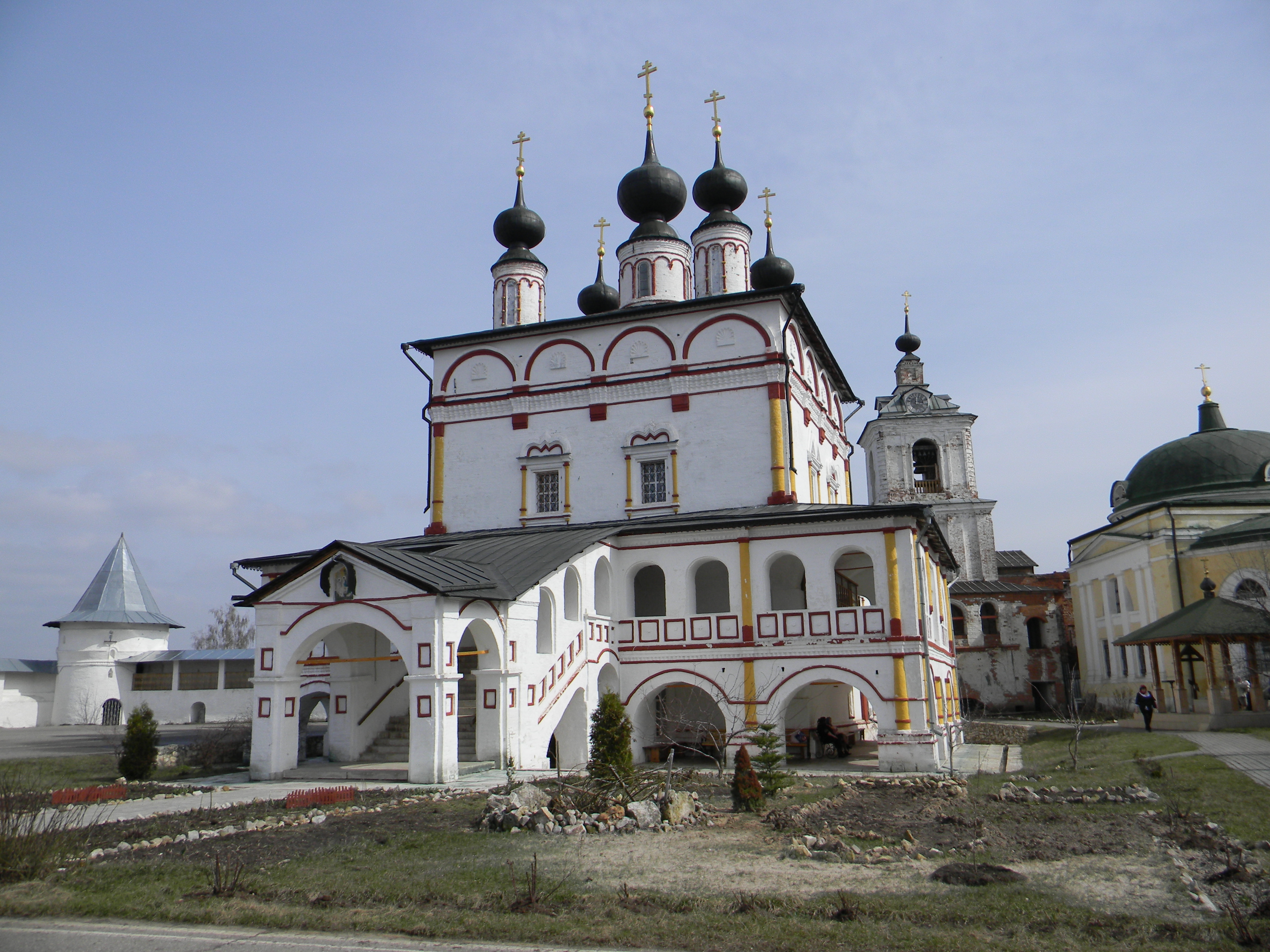 Троицкий Белопесоцкий монастырь