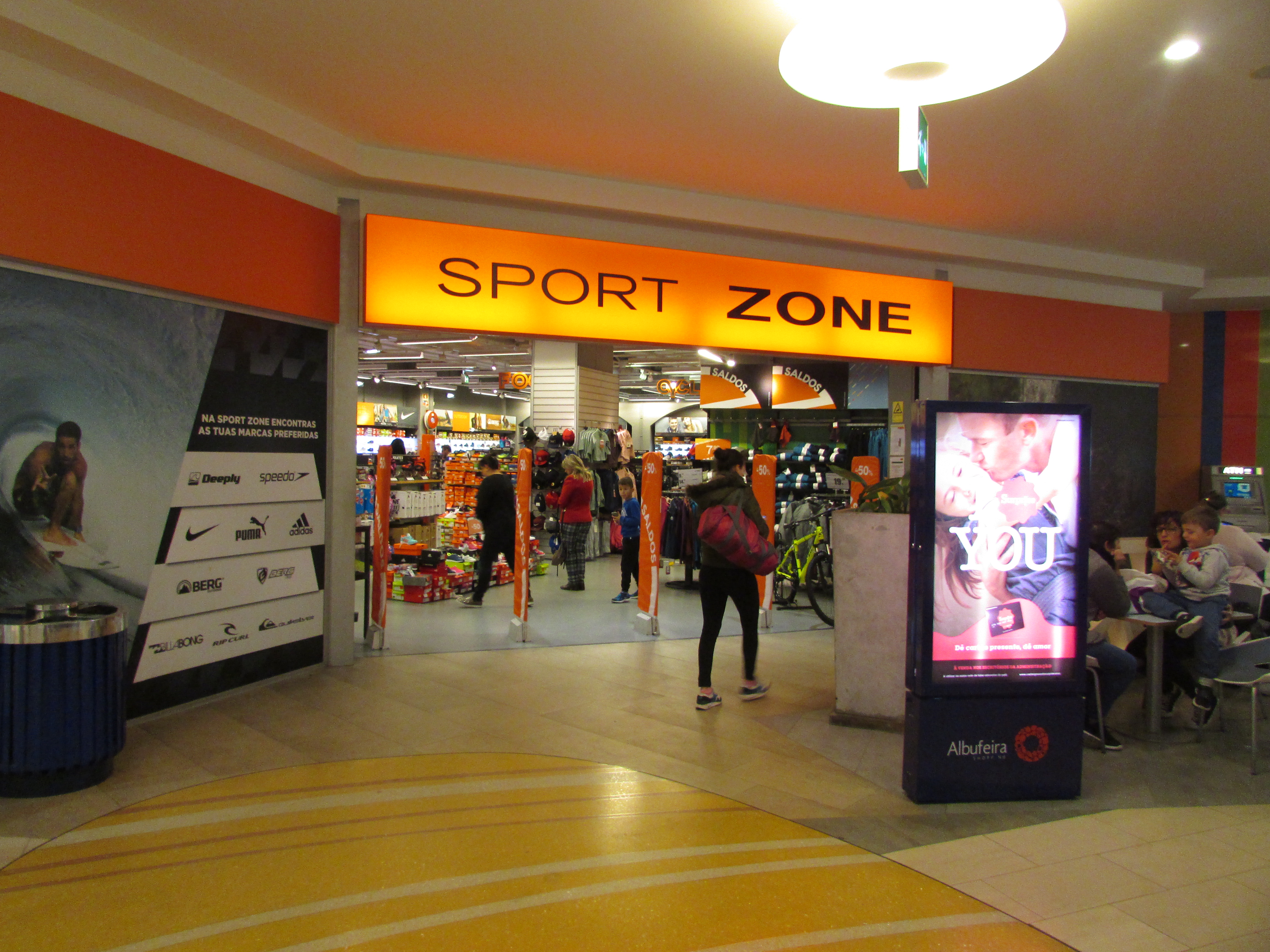 Boom Peru logboek File:2018-01-02 Sport Zone, Albufeira shopping.JPG - Wikimedia Commons