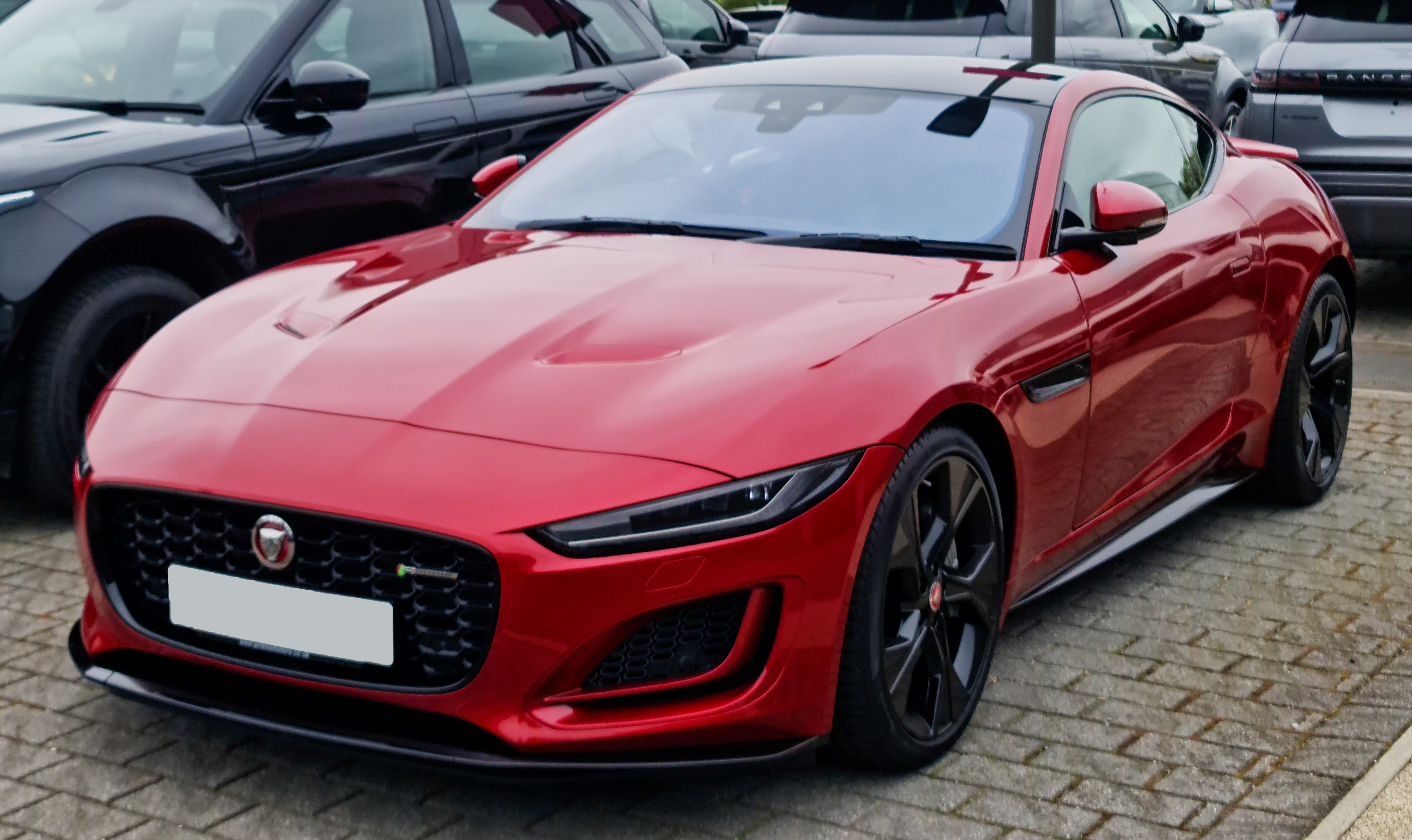 جاكوار F-Type 2023