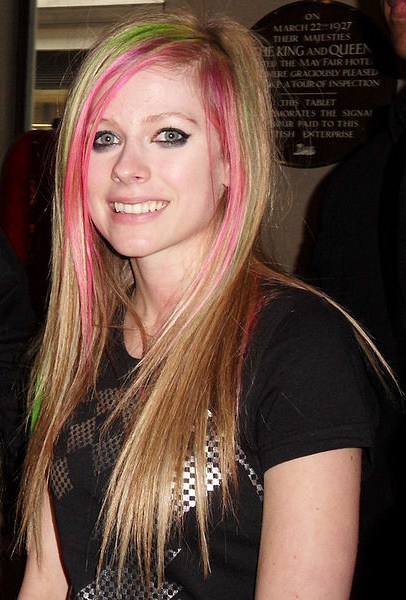 Avril_Lavigne_%28crop%29.jpg