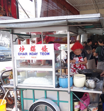 A Char Koay Teow stall. An example of how a Penangite writes Penang Hokkien using ad hoc methods.
