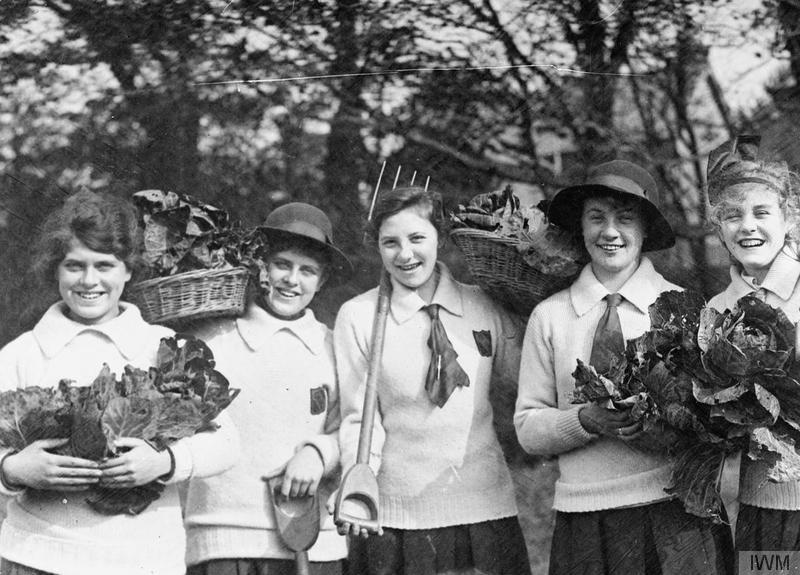 File:Children on the Home Front 1914-1918 Q31153.jpg