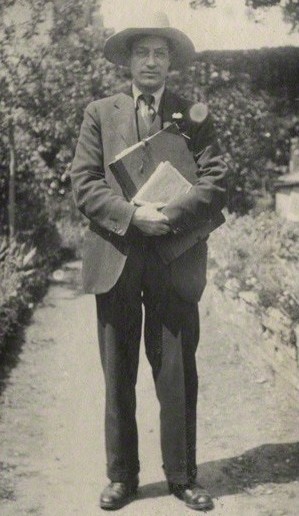 File:Duncan Grant, 1922 (cropped).jpg