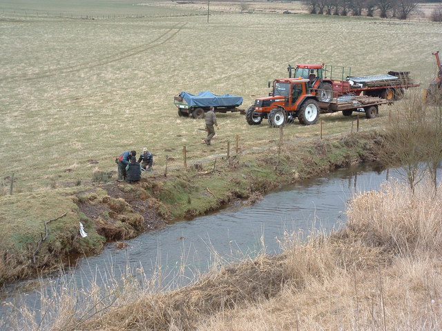 File:Fencers - geograph.org.uk - 134284.jpg