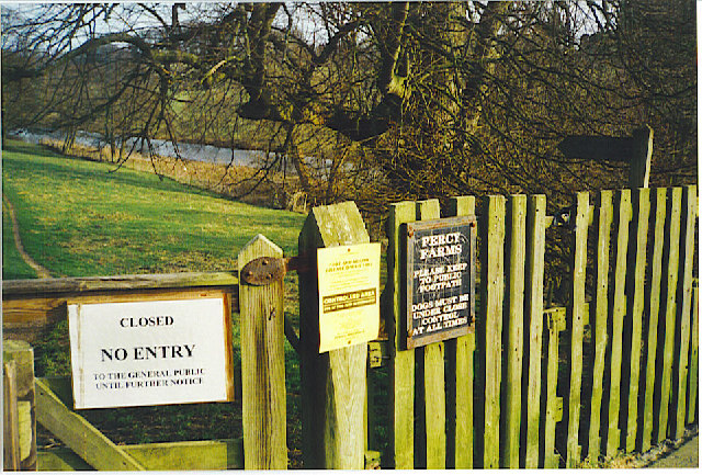 File:Foot and Mouth closes Footpath^ - geograph.org.uk - 108076.jpg