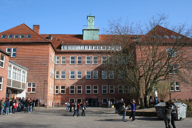 File:GymnasiumWellingdorf.jpg