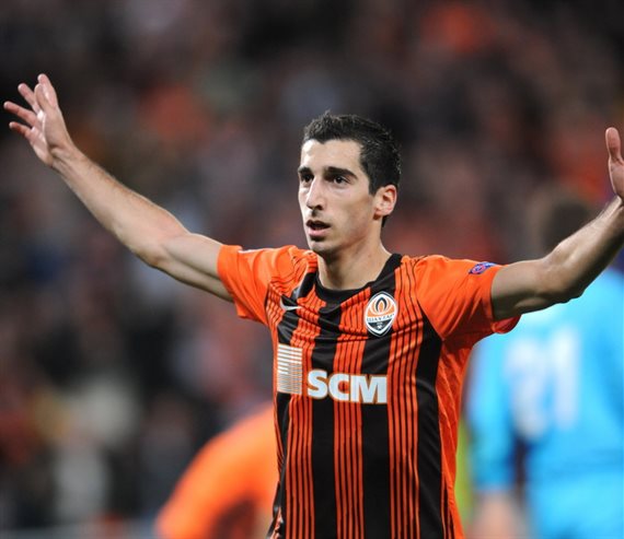 07.11.2012. London, England. Henrikh Mkhitaryan of FC Shakhtar Donetsk in  action during the UEFA Champions League Group E game between Chelsea and  Shakhtar Donetsk from Stamford Bridge Stock Photo - Alamy