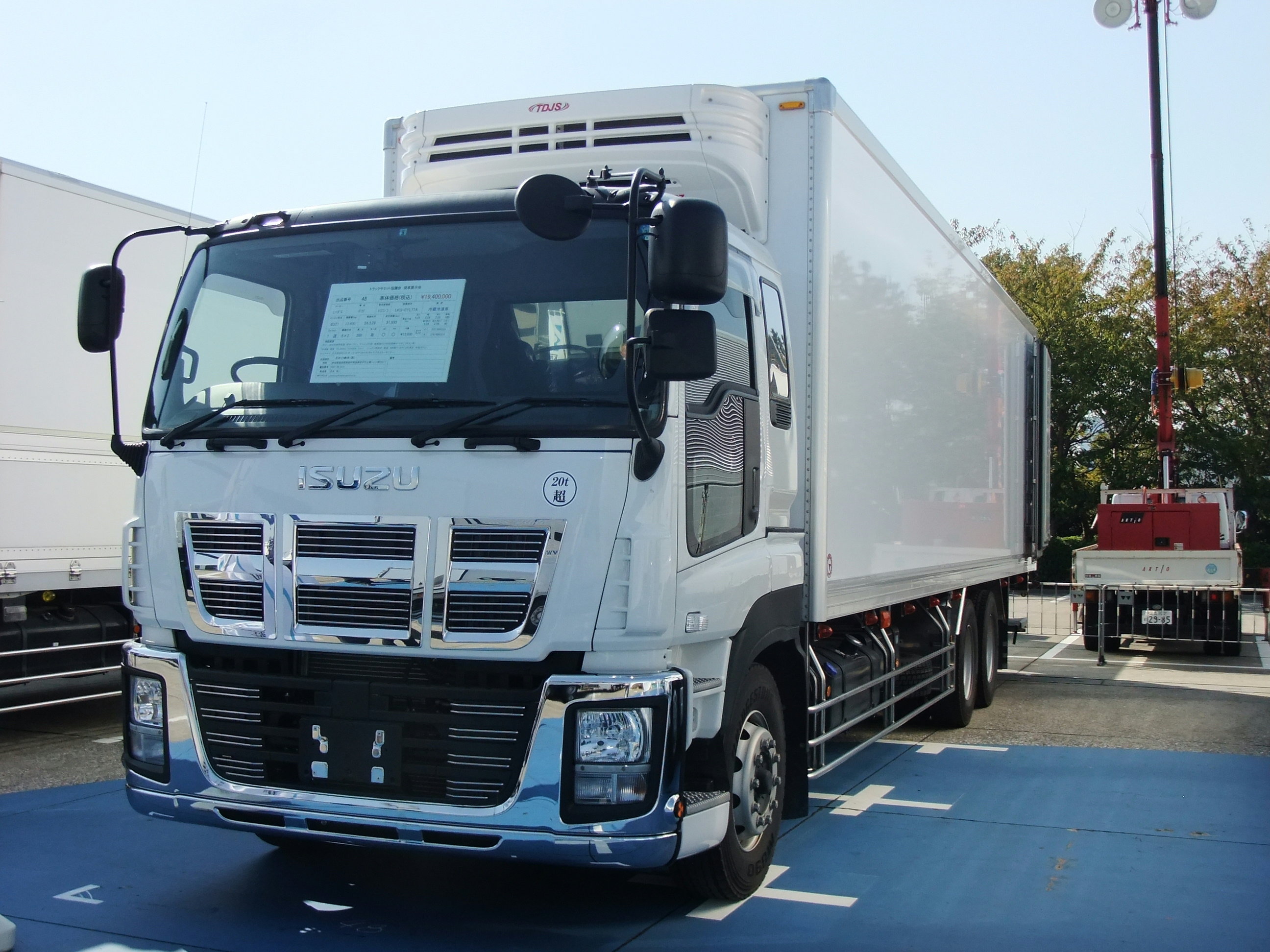 ファイル:ISUZU GIGA, Full-cab, LKG-CYL77A, Refrigerated Cargo.jpg