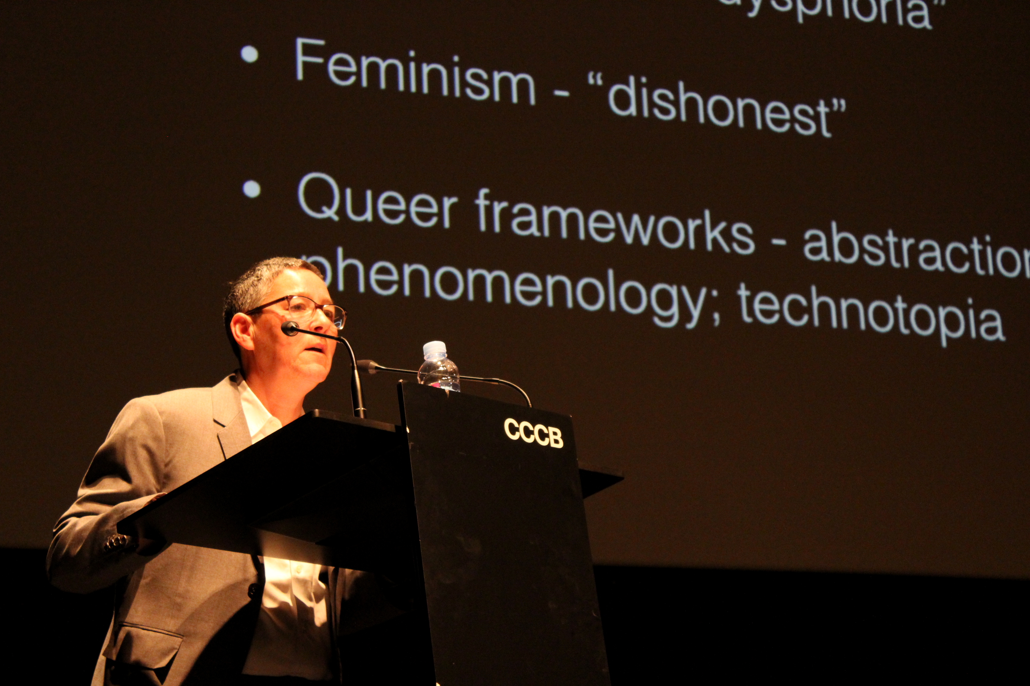  Jack Halberstam impartiendo una conferencia sobre Trans* Bodies en el CCCB (Centro de Cultura Contemporània de Barcelona), el 1 de febrero de 2017