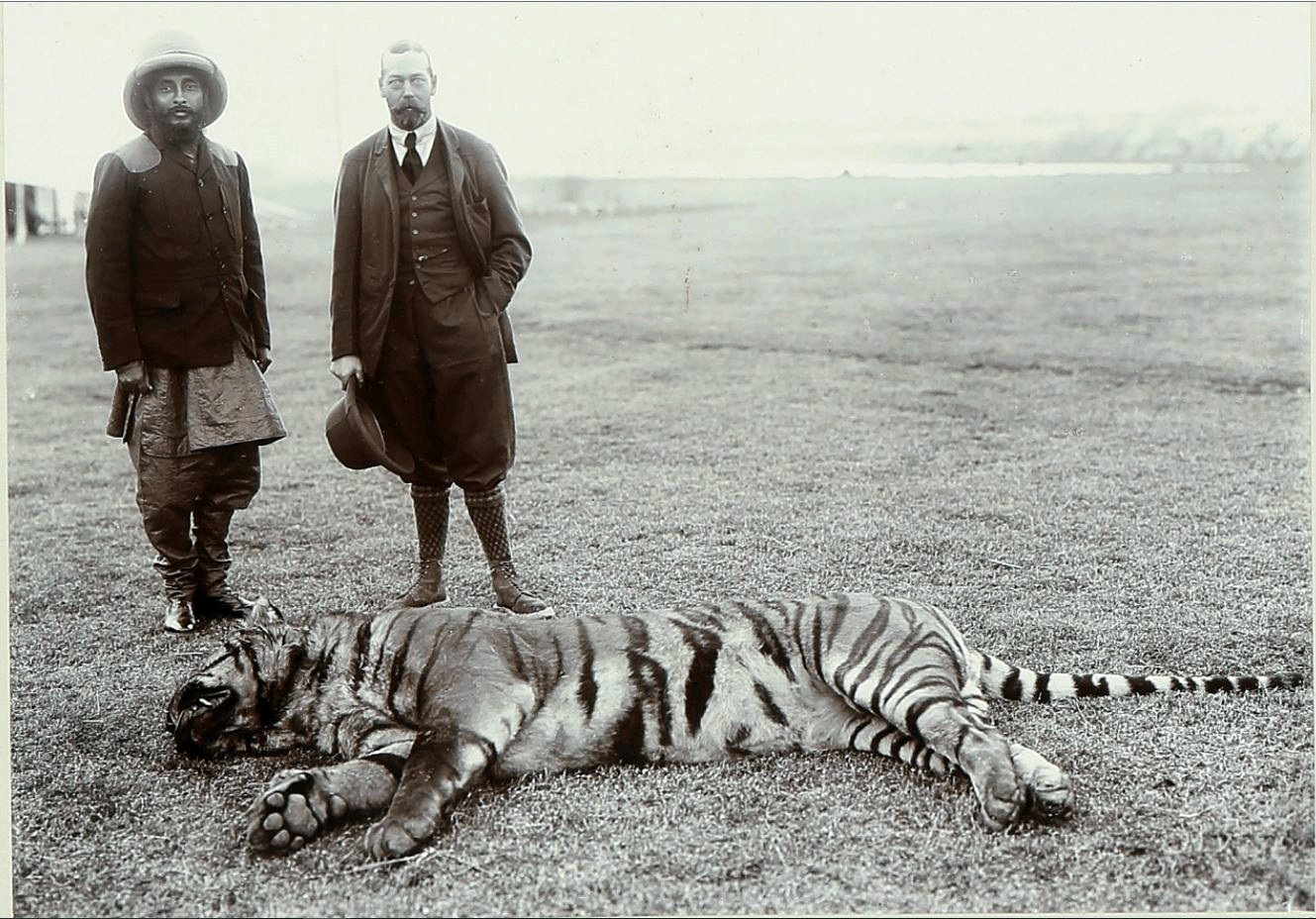 George V (right) and Nepalese prime minister Chandra Shumsher Jang Bahadur Rana with a hunt