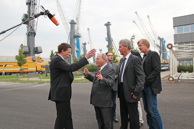 File:Klausur der Bundestagsfraktion DIE LINKE am 26. 27. August in Rostock (6085211534) (2).jpg