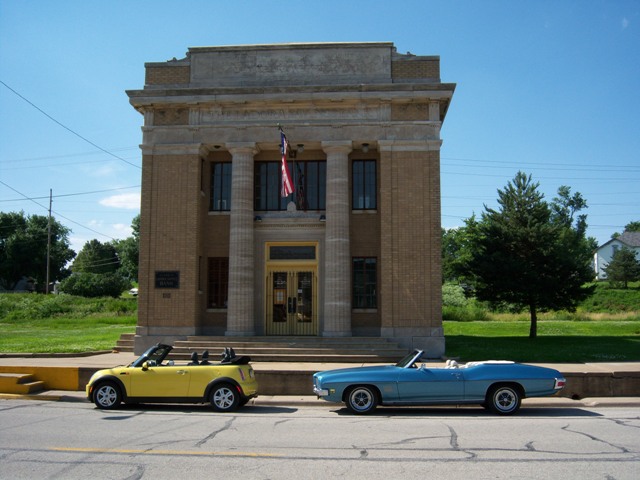 Photo of Ladora Savings Bank