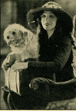 File:Laurette Taylor, in "Peg o' My Heart" (Mar 1923).png