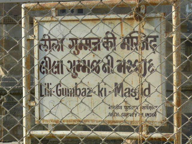 File:Lili Gumbaz Masjid Champaner 02.JPG