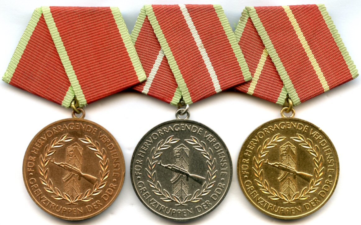 Orden2294 Verdienstmedaille der der Zollverwaltung der DDR Bronze