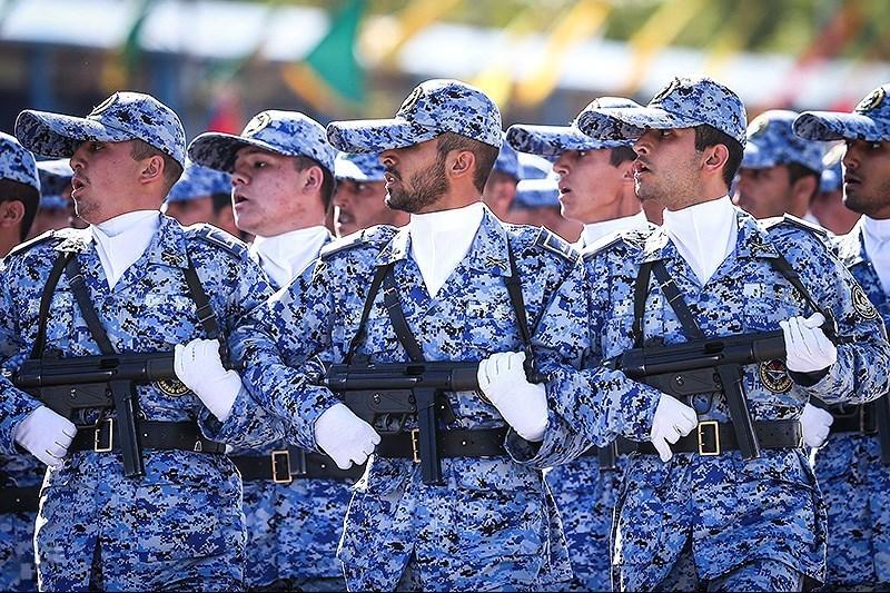 File:Military Parades Held in Tehran to Mark National Army Day-9.jpg