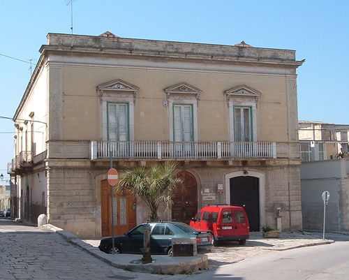 File:Museo civico canosa.jpg