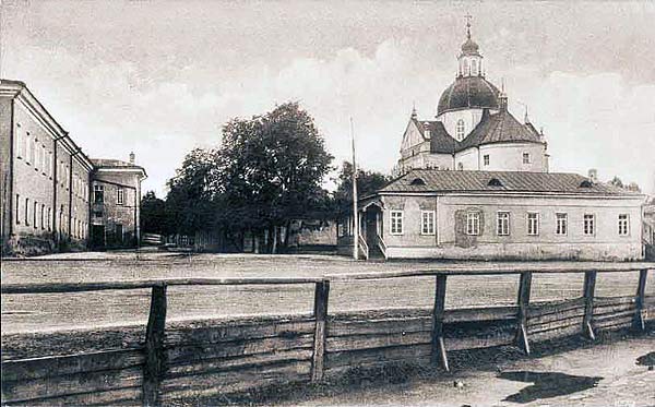 File:Niaśviž, Jezuicki-Fara. Нясьвіж, Езуіцкі-Фара (1901-17).jpg