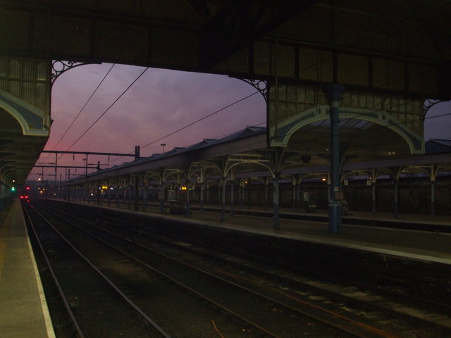 File:Norwich station early in the morning - geograph.org.uk - 1158917.jpg