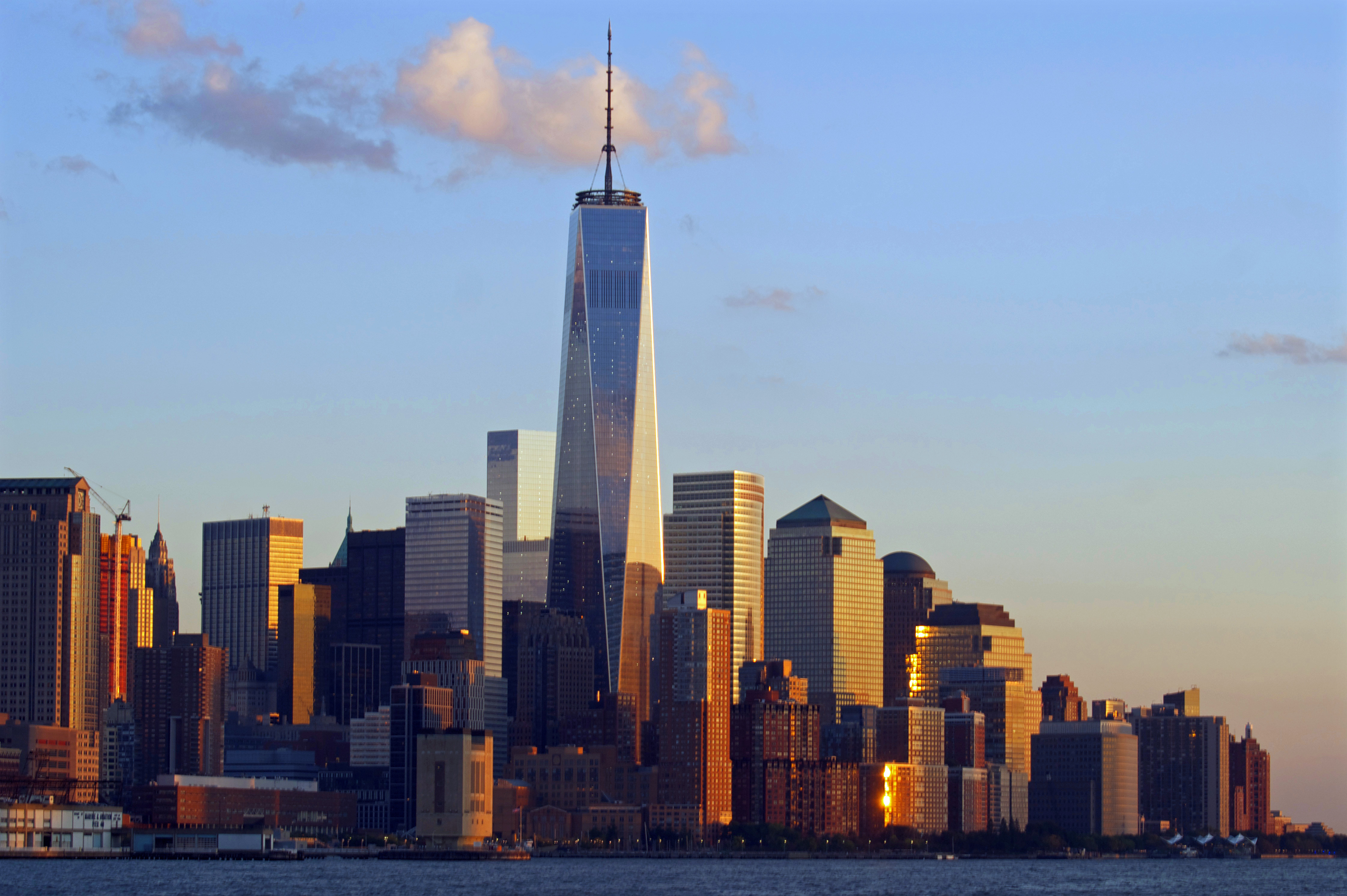 File One Wtc Lower Manhattan Skyline Oct 14 Jpg Wikimedia Commons