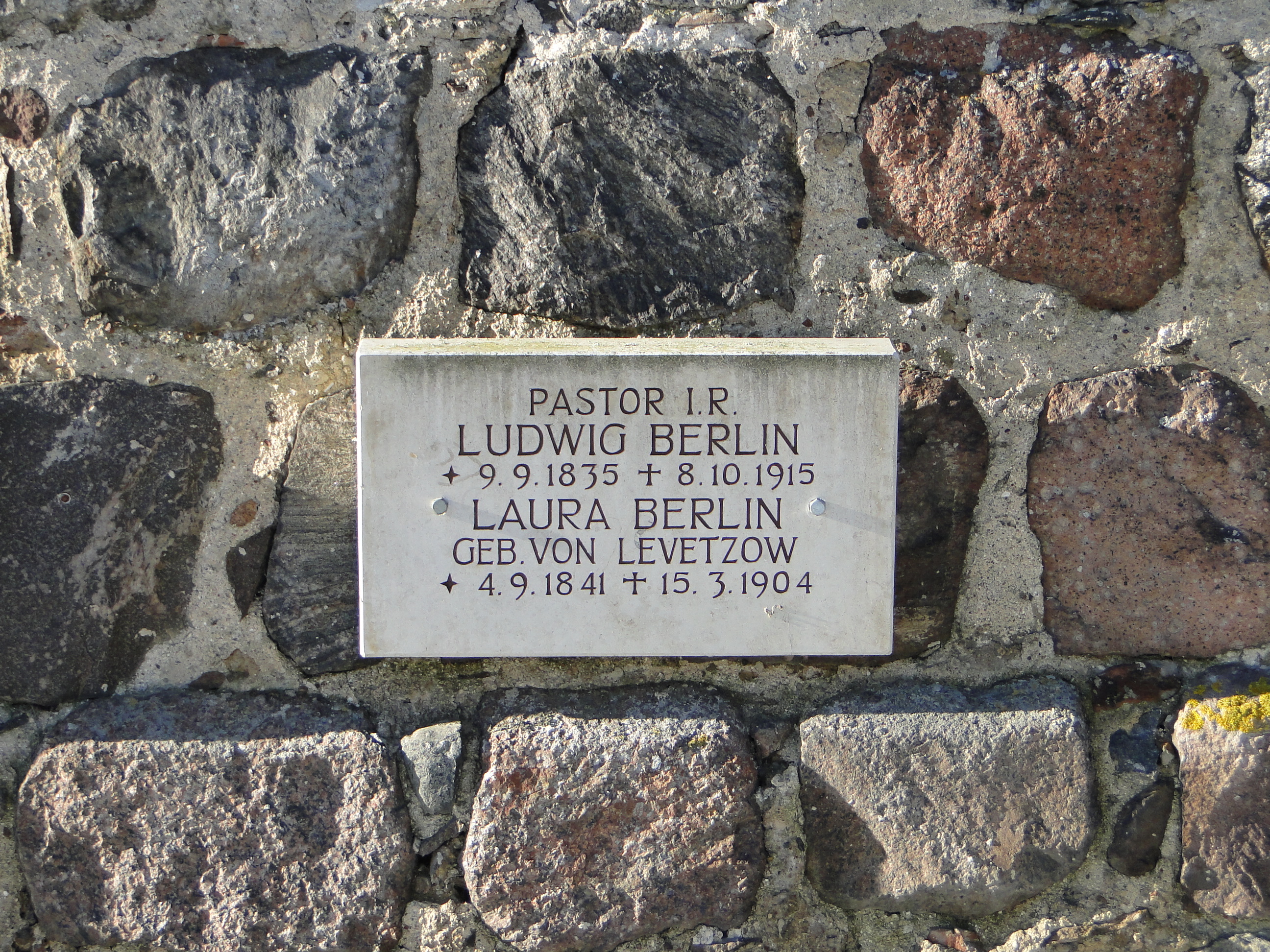 Laura Berlin - Wikipedia