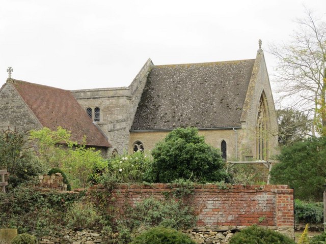 File:St Mary's Church, Long Wittenham, Oxfordshire - chancel and churchyard wall.jpg