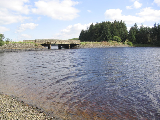 File:The causeway over Alemoor Reservoir - geograph.org.uk - 235764.jpg