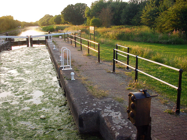 Waltham Town Lock - geograph.org.uk - 526419