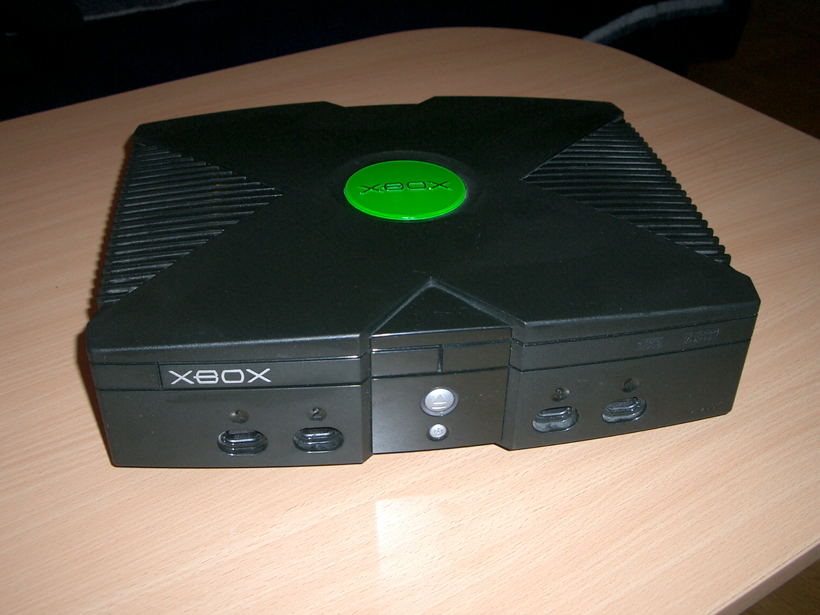 Archivo:Microsoft-Xbox-One-S-Console-wController-L.jpg - Wikipedia, la  enciclopedia libre