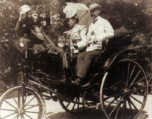 Eugen Zardetti in his Benz